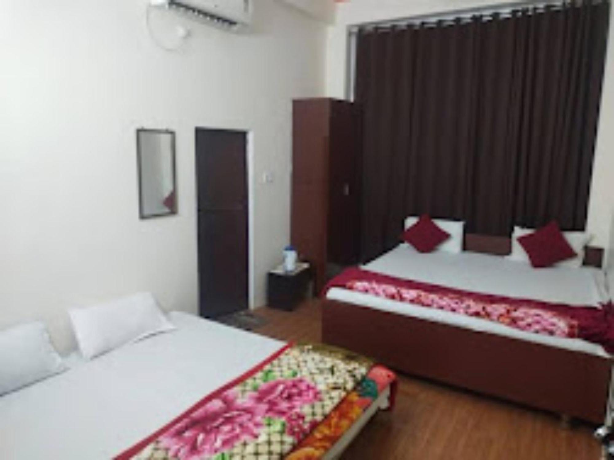 Goroomgo Varanasi Paradise Varanasi - Parking & Restaurant Available - Perfect Location And Comfortable Room Exterior foto