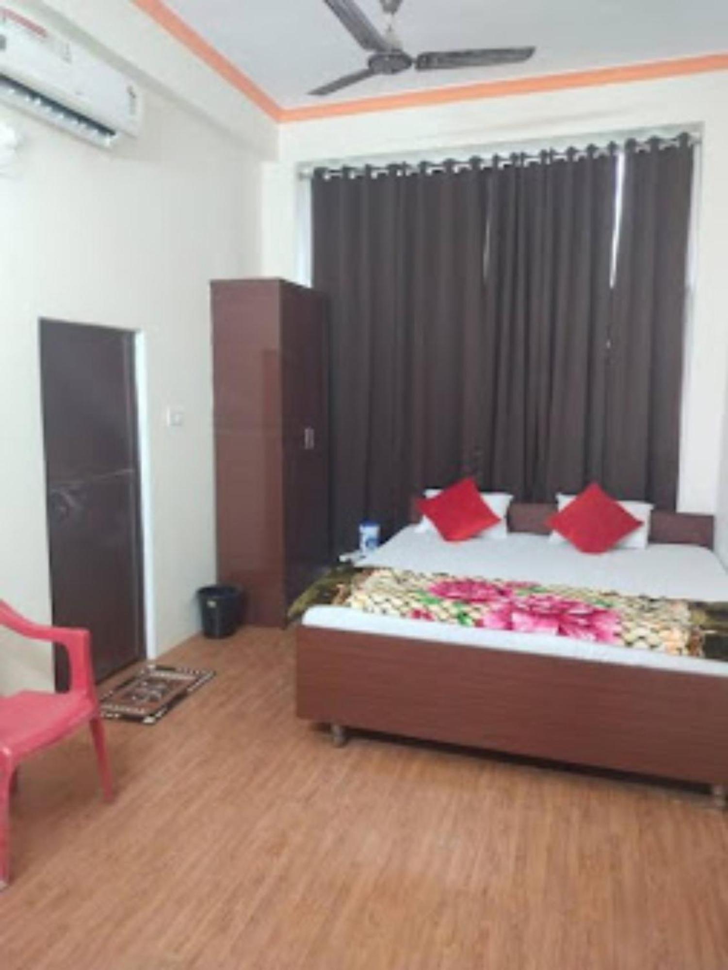 Goroomgo Varanasi Paradise Varanasi - Parking & Restaurant Available - Perfect Location And Comfortable Room Exterior foto