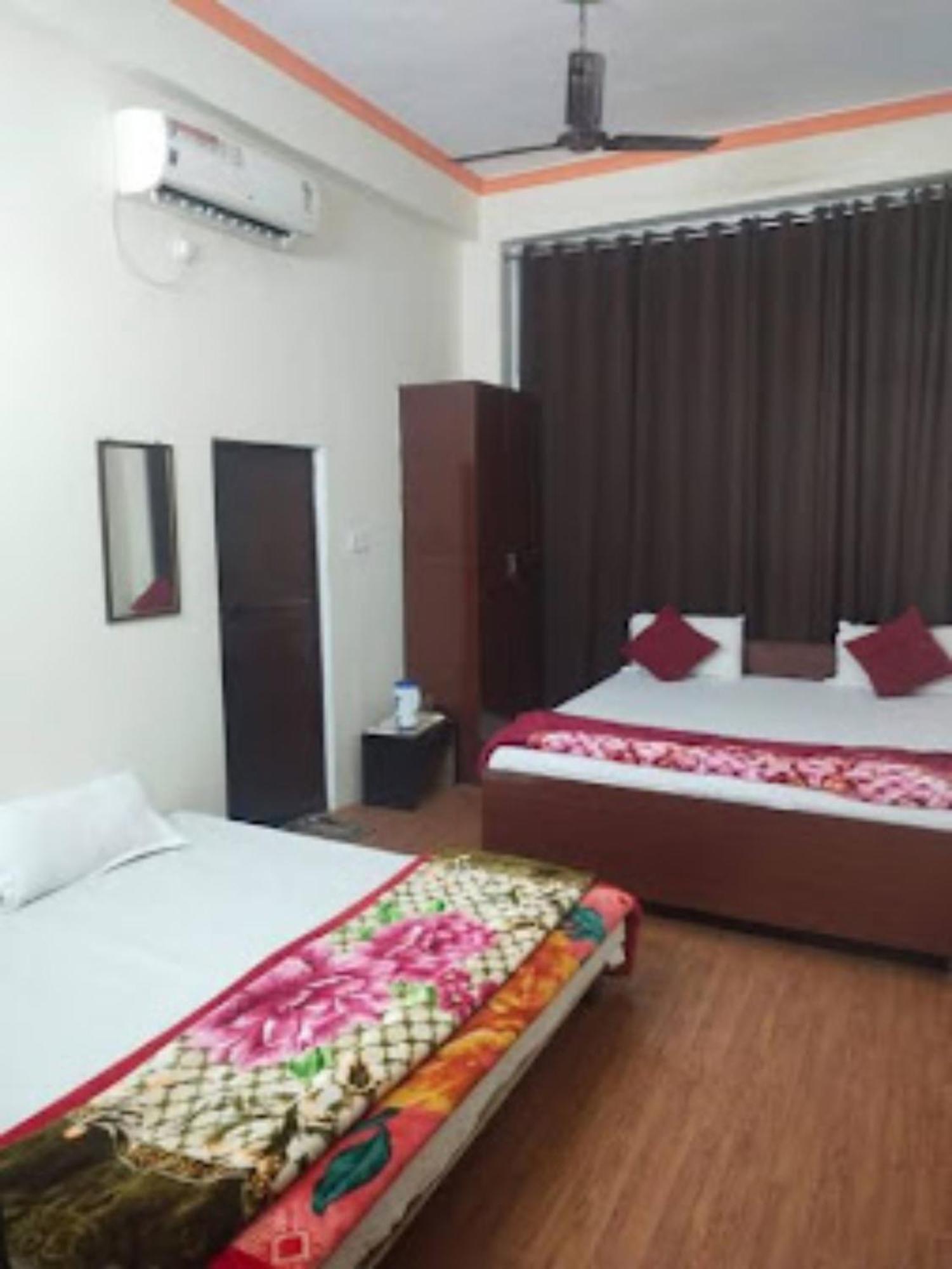 Goroomgo Varanasi Paradise Varanasi - Parking & Restaurant Available - Perfect Location And Comfortable Room Exterior foto
