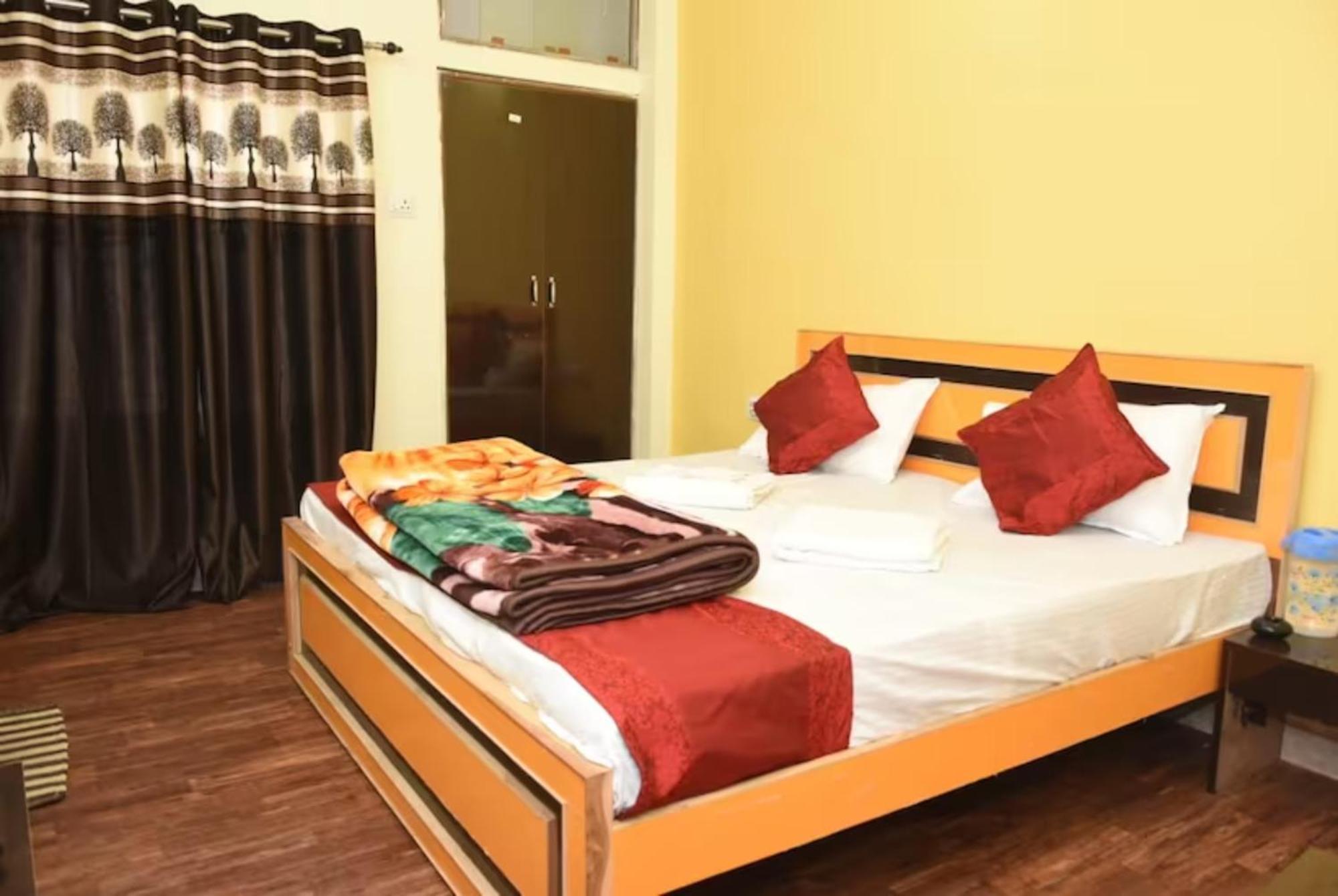 Goroomgo Varanasi Paradise Varanasi - Parking & Restaurant Available - Perfect Location And Comfortable Room Exterior foto