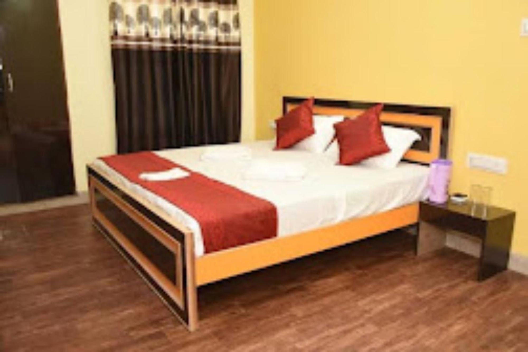 Goroomgo Varanasi Paradise Varanasi - Parking & Restaurant Available - Perfect Location And Comfortable Room Exterior foto