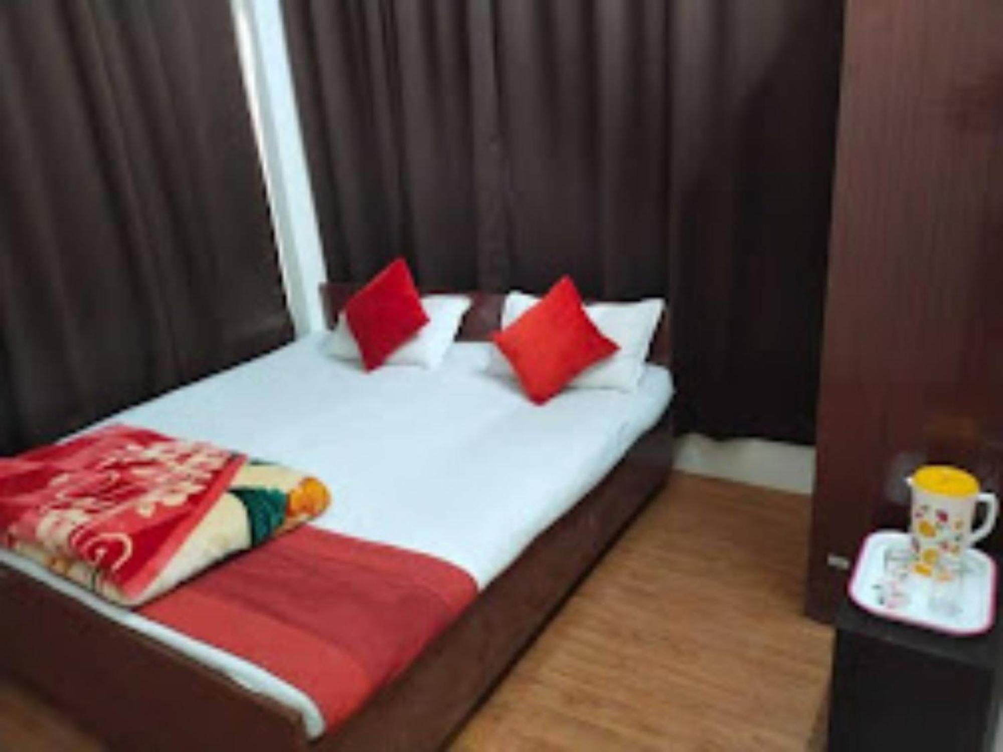 Goroomgo Varanasi Paradise Varanasi - Parking & Restaurant Available - Perfect Location And Comfortable Room Exterior foto