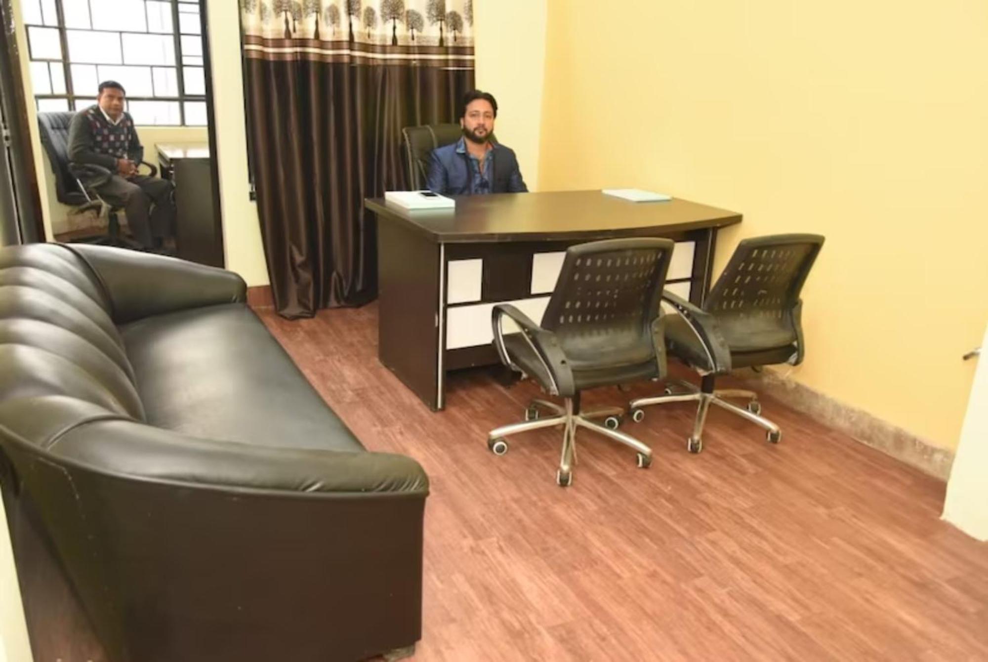 Goroomgo Varanasi Paradise Varanasi - Parking & Restaurant Available - Perfect Location And Comfortable Room Exterior foto