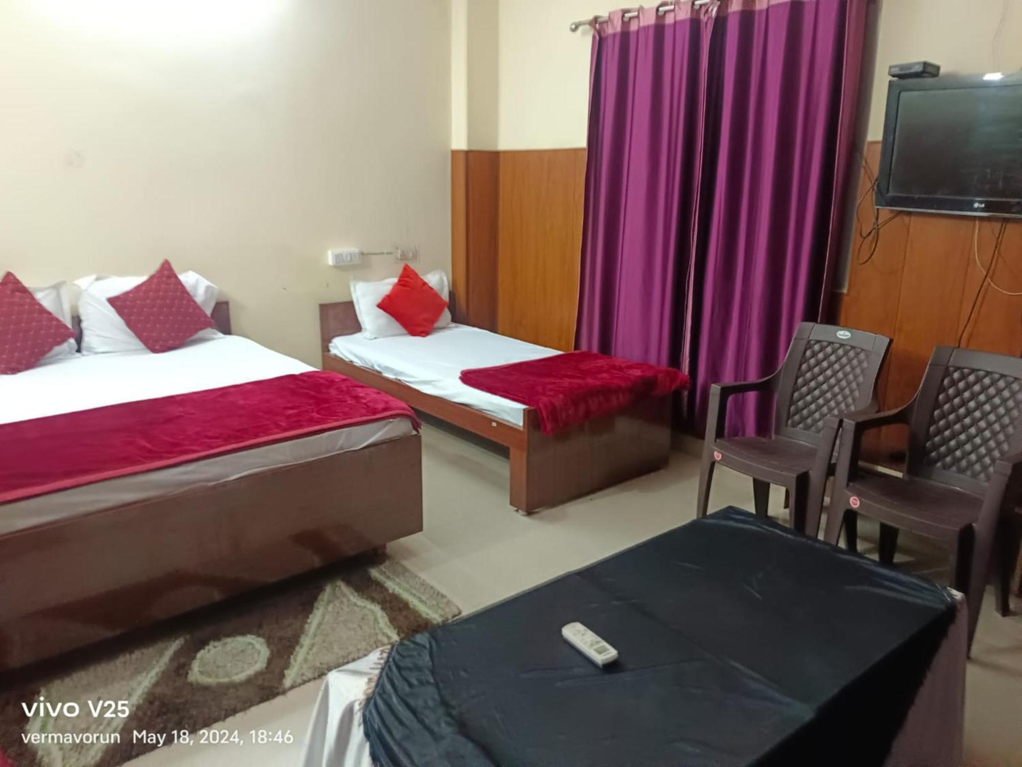 Goroomgo Varanasi Paradise Varanasi - Parking & Restaurant Available - Perfect Location And Comfortable Room Exterior foto