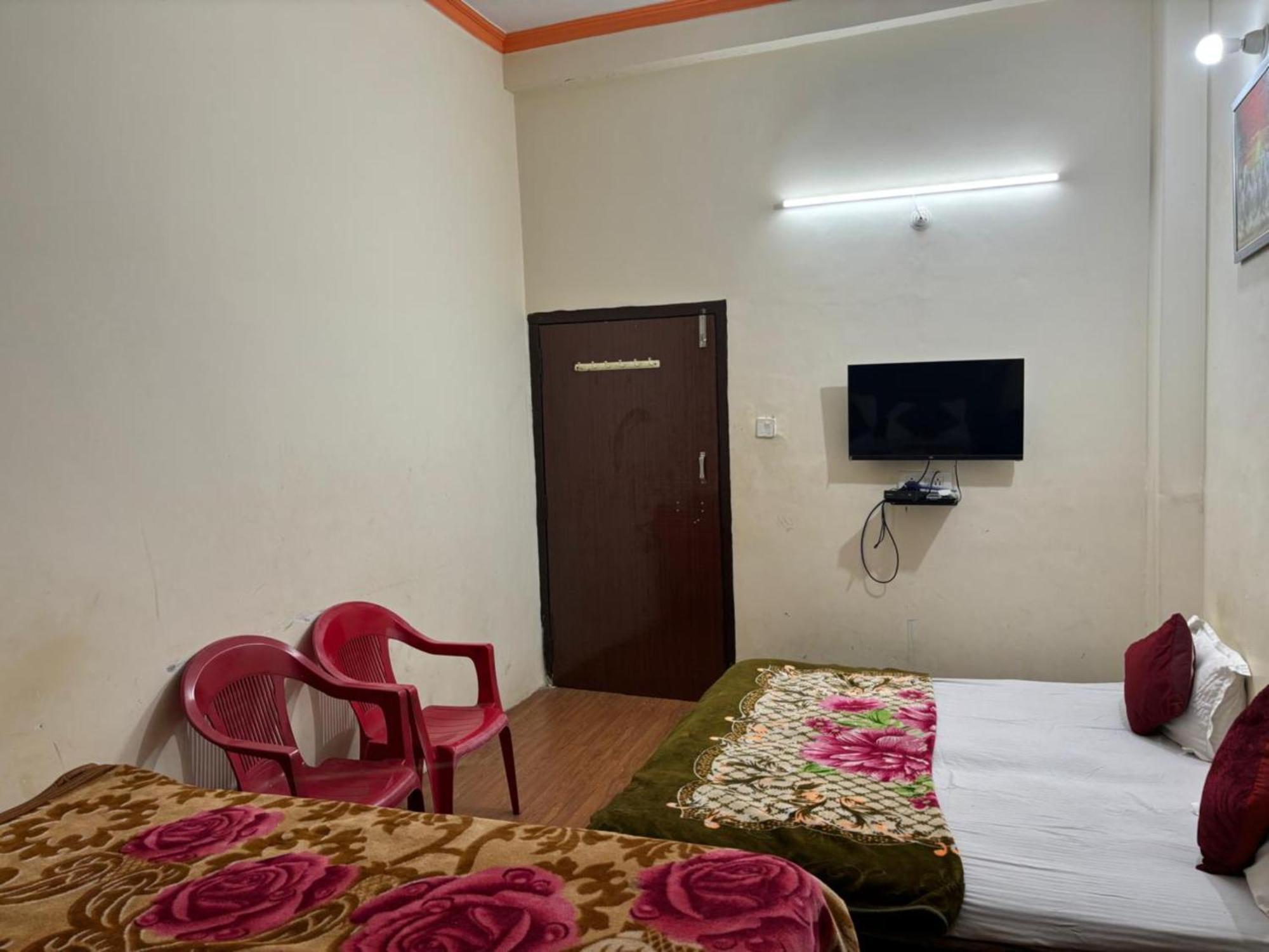Goroomgo Varanasi Paradise Varanasi - Parking & Restaurant Available - Perfect Location And Comfortable Room Exterior foto