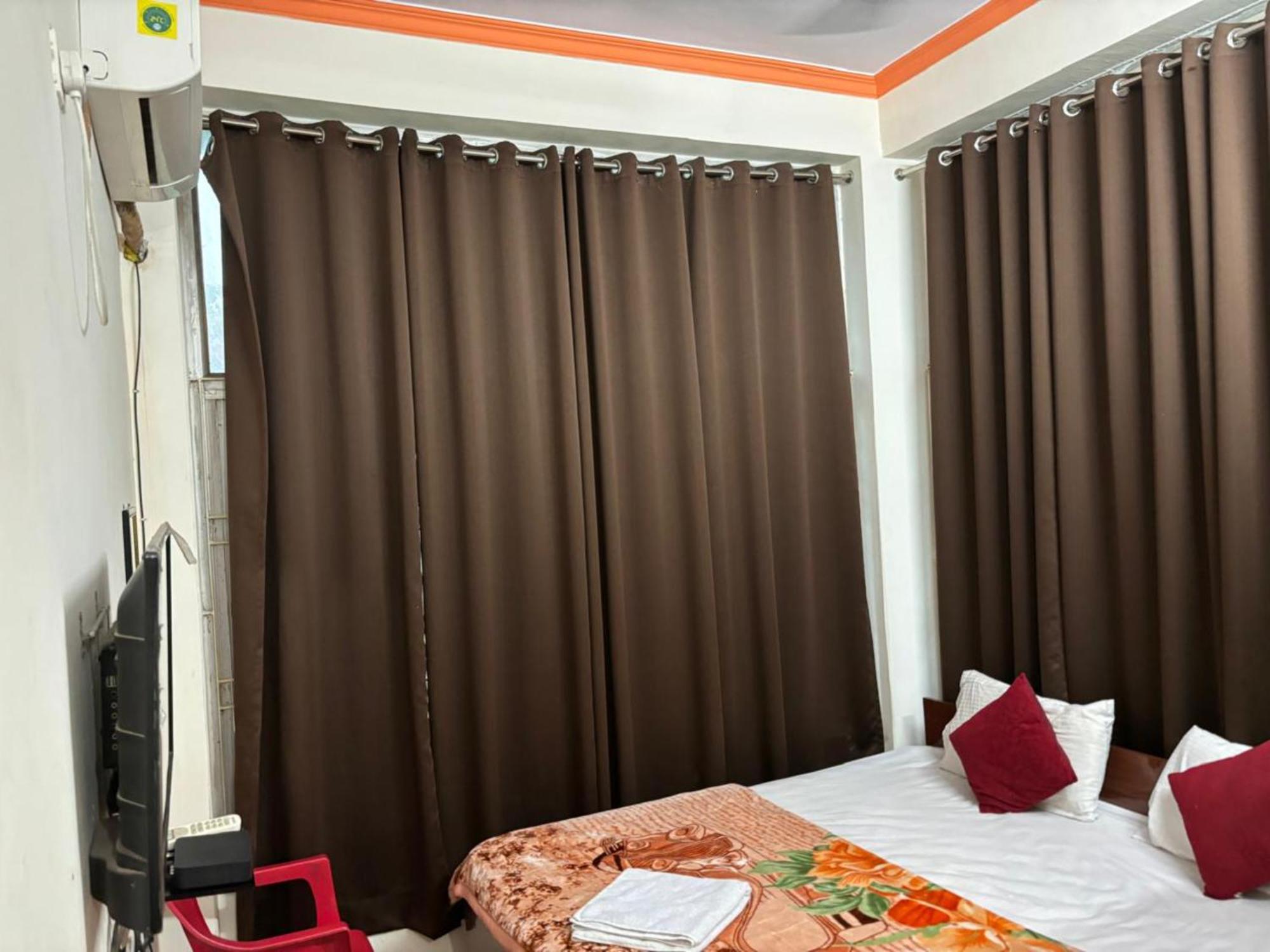 Goroomgo Varanasi Paradise Varanasi - Parking & Restaurant Available - Perfect Location And Comfortable Room Exterior foto