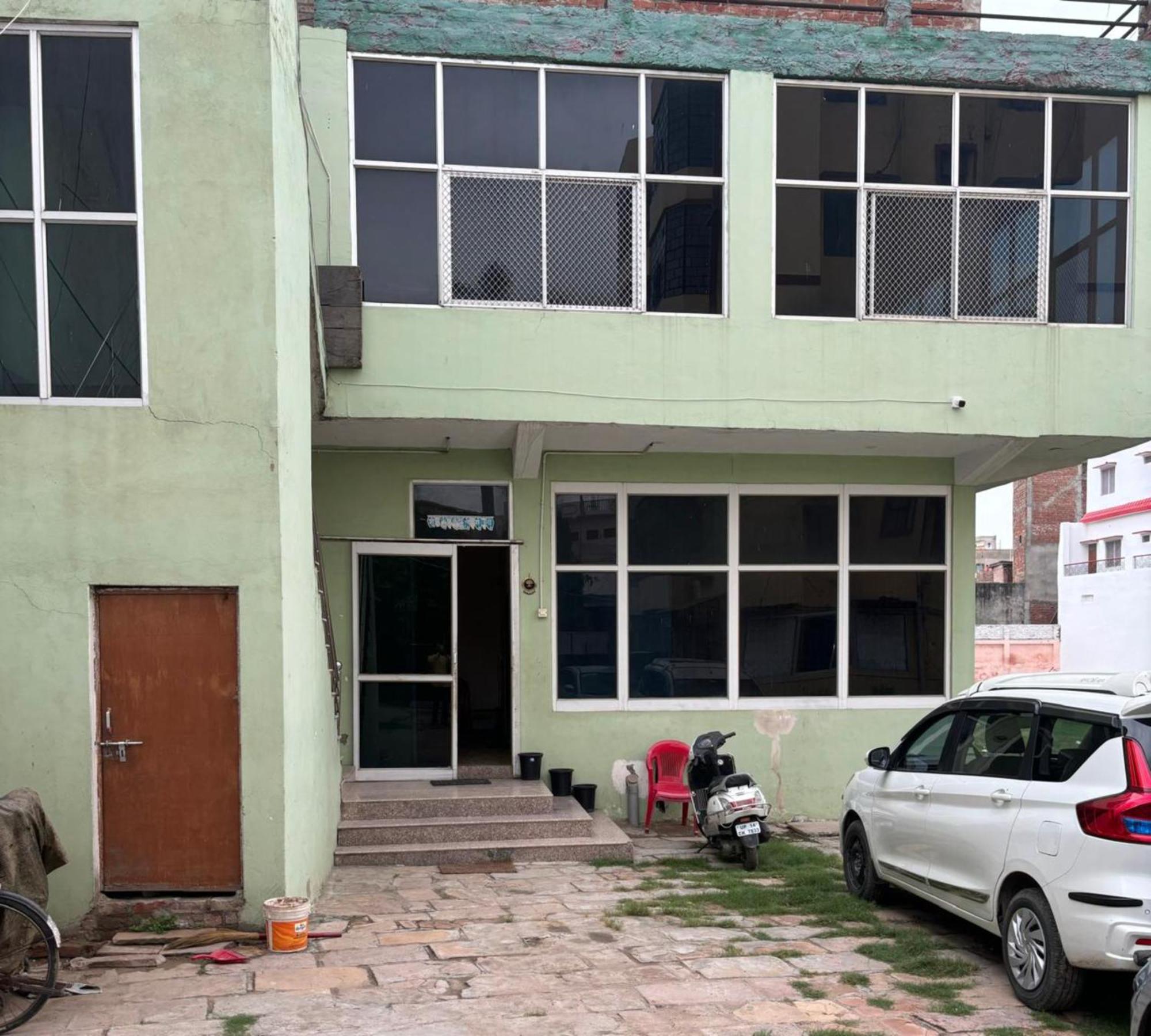 Goroomgo Varanasi Paradise Varanasi - Parking & Restaurant Available - Perfect Location And Comfortable Room Exterior foto
