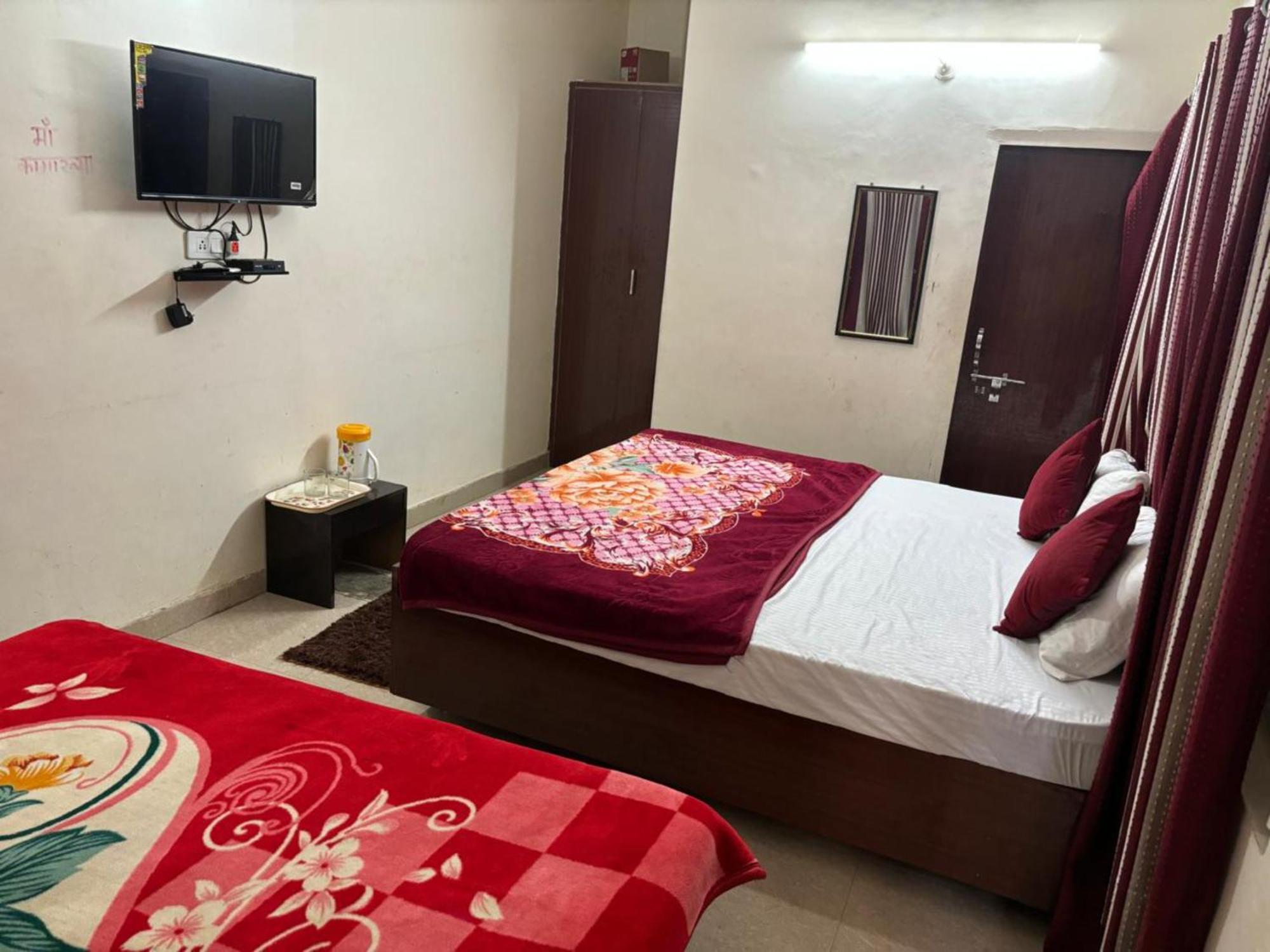 Goroomgo Varanasi Paradise Varanasi - Parking & Restaurant Available - Perfect Location And Comfortable Room Exterior foto